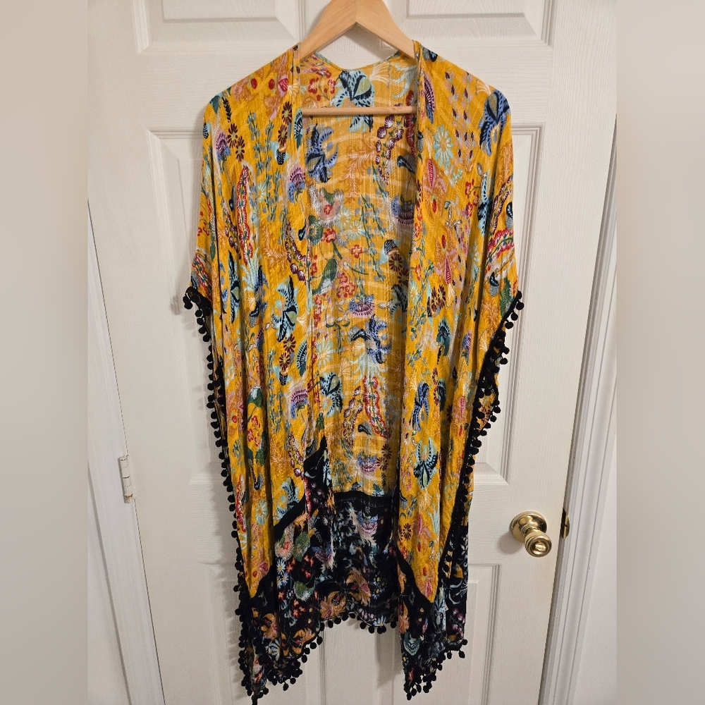 macchia di ruggine Yellow And Black Colorful Floral Kimono with Pom Pom Trim